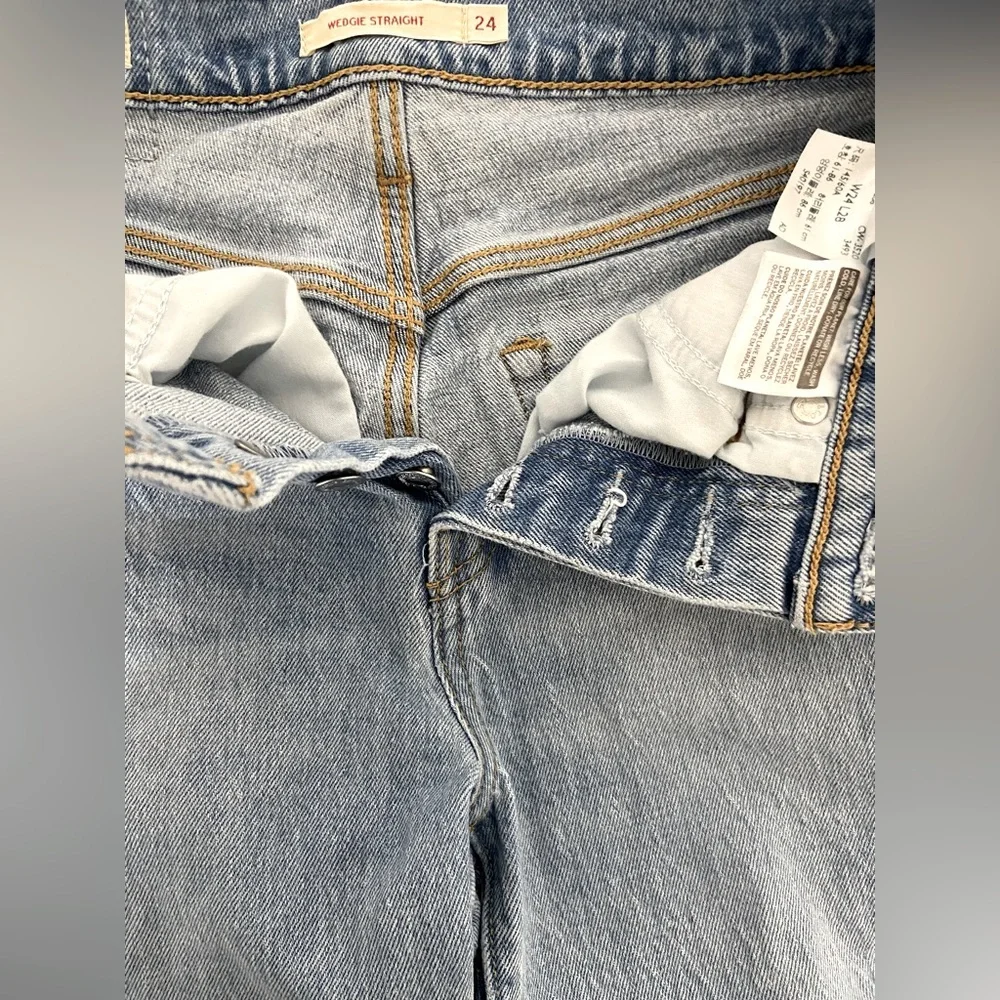 Levi’s Wedgie Straight Jeans - Picture 4 of 5